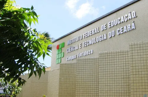 IFCE abre concurso com 274 vagas para professores e técnicos; salários chegam a R$ 13,2 mil
